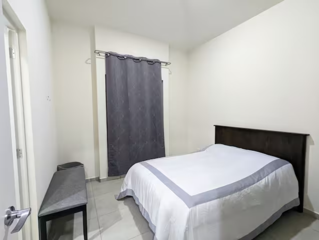 [CASA_FRIDA_01] Habitación con baño privado, frente al Conin